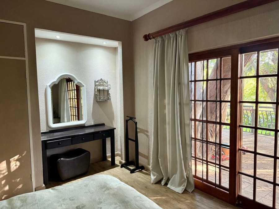 5 Bedroom Property for Sale in Safari Gardens North West